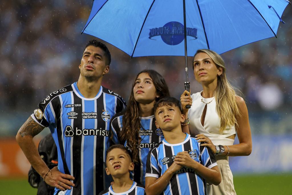 Luis Suárez se despidió del Gremio, contó el problema que atraviesa... ¡y confirmaron dónde jugará en 2024!