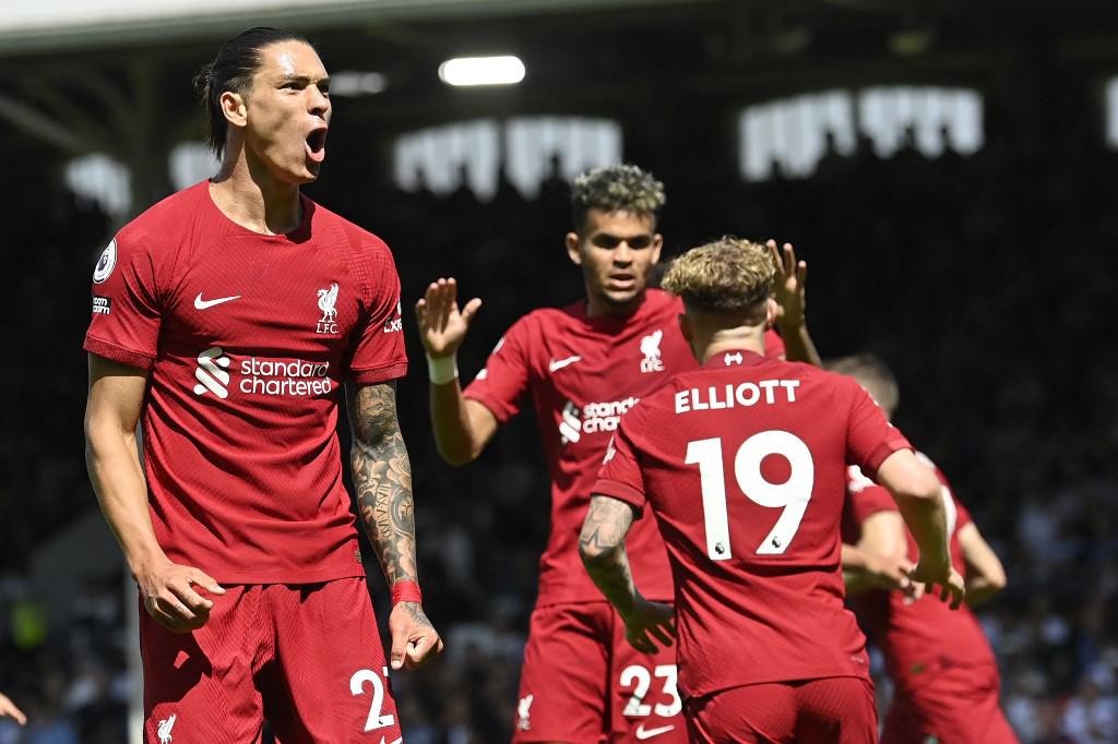 Darwin Núñez se estrena en la Premier League con golazo de tacón en el empate del Liverpool ante Fulham por la fecha 1