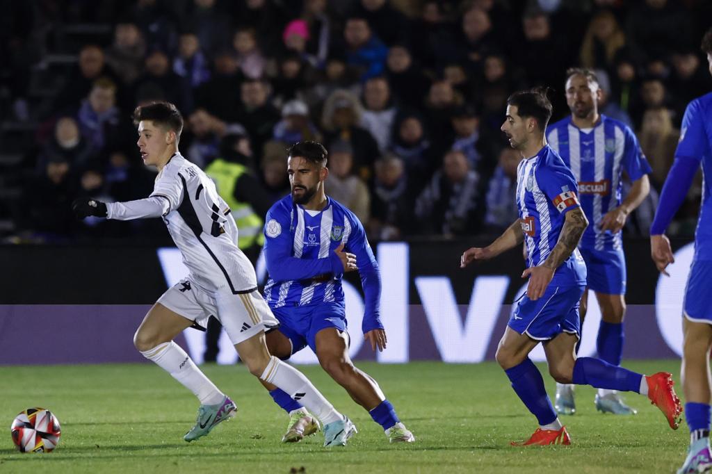 Arda Guler estuvo muy activo en el primer tiempo; Ancelotti lo sacó en el complemento.