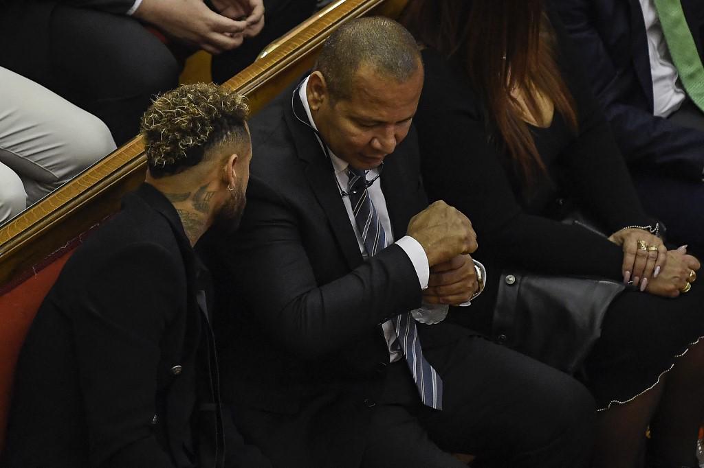 Así fue captado Neymar en Barcelona para aclarar el escándalo que sacude su carrera a pocos días del Mundial de Qatar