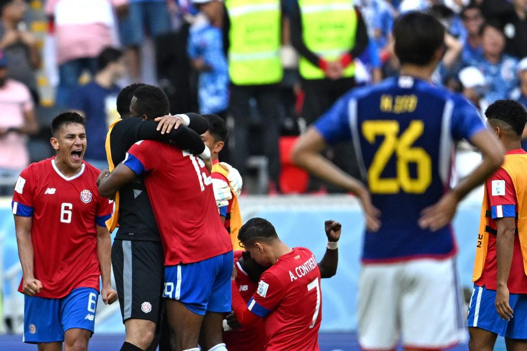 El golazo de Fuller, así festejaron los jugadores de Costa Rica tras vencer a Japón en el Mundial y los asiáticos hundidos