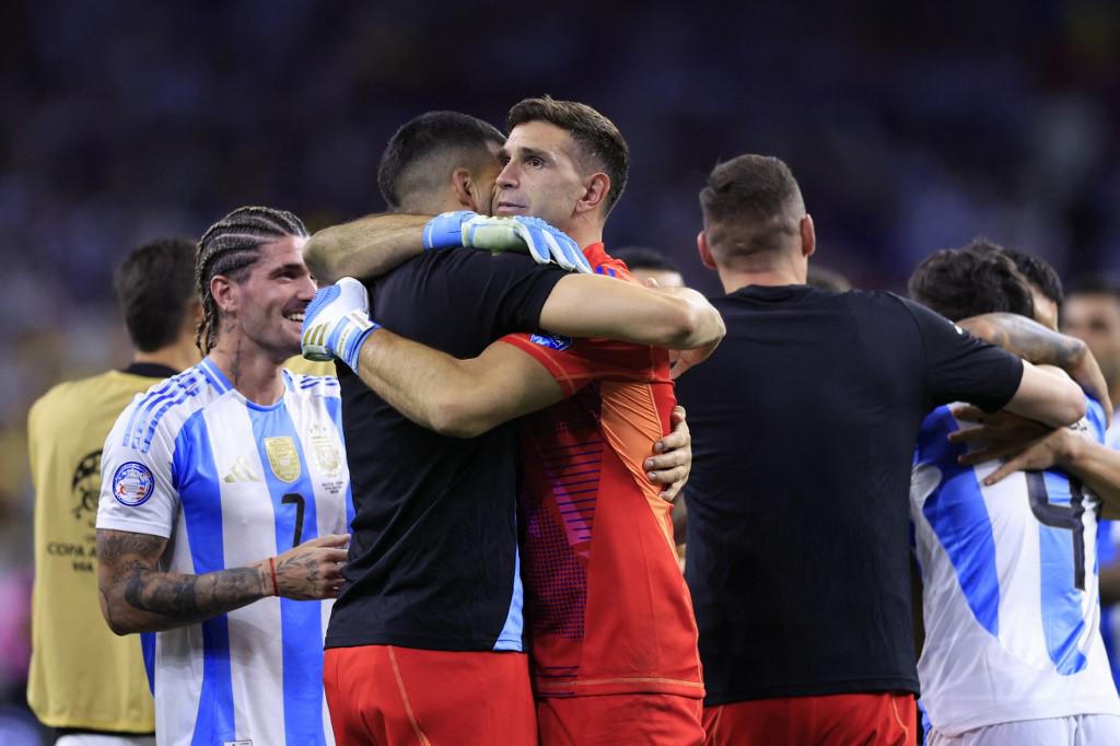 Copa América 2024: Messi falló penal, el show del Dibu Martínez y así festejó Argentina el sufrido pase a semifinales