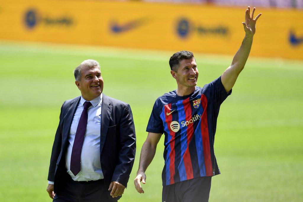 Laporta revela por qué le quitaron el ‘9’ a Memphis para dárselo a Lewandowski y cómo lograron fichar al polaco: ‘‘Si viene un genio y nos concede tres deseos...’’