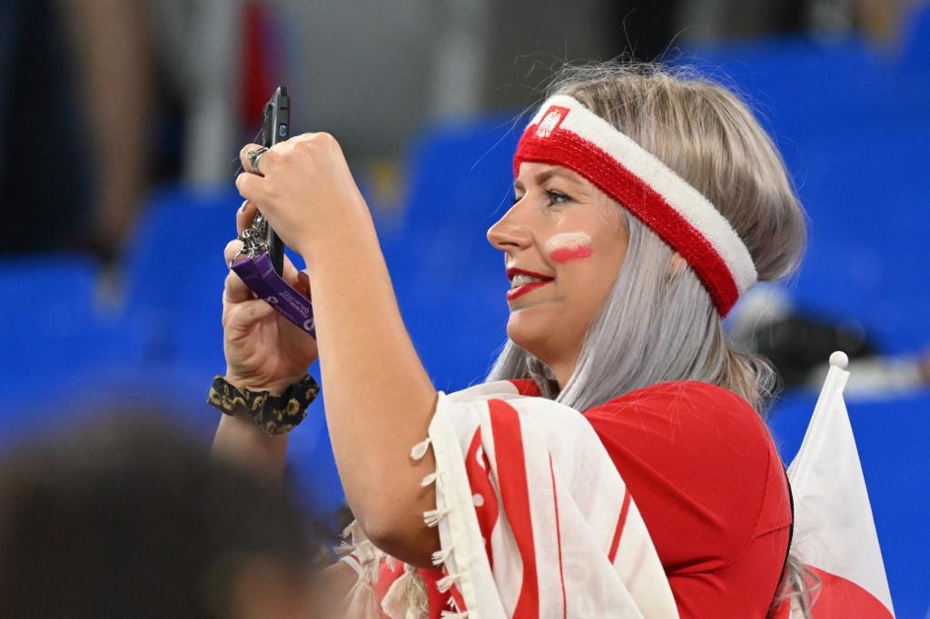 No viste en TV: así fueron captados Memo Ochoa y Lewandowski al final del partido, y su bella esposa enamora a los mexicanos