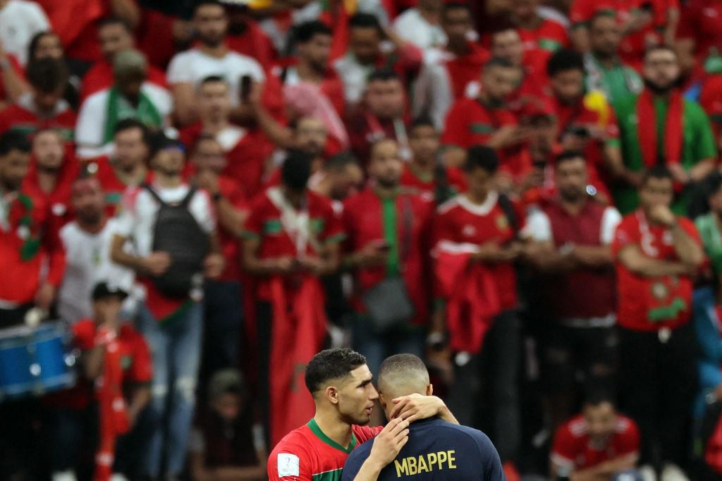 El tremendo gesto de Mbappé, Hakimi y Ziyech destrozados; el que fue sacado del estadio y el festejo del presidente de Francia