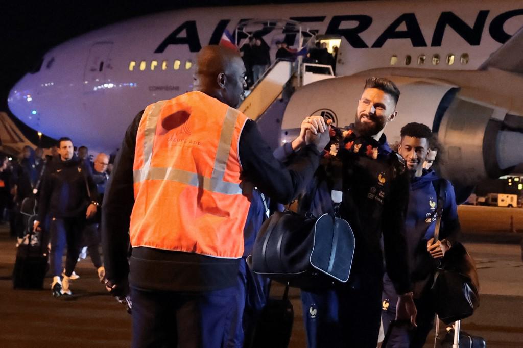 ¿Cómo los recibieron? Así regresó la selección de Francia a París después de perder la final del Mundial contra Argentina