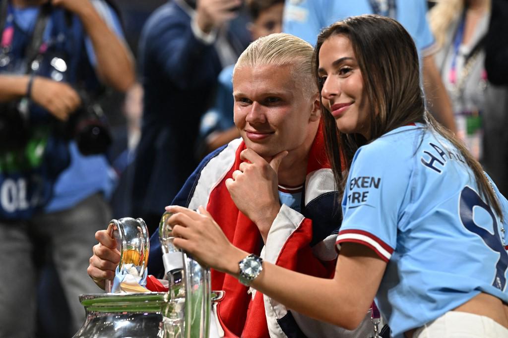 Lo tienen flechado: así festejó Haaland con su bella novia tras ganar la Champions con el Manchester City