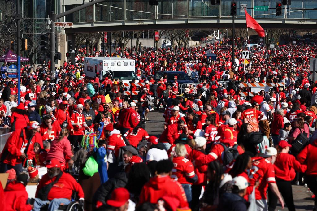 ¡Tiroteo en la celebración del Super Bowl! Un muerto y heridos en desfile de los Chiefs de Kansas: ¿hay detenidos?