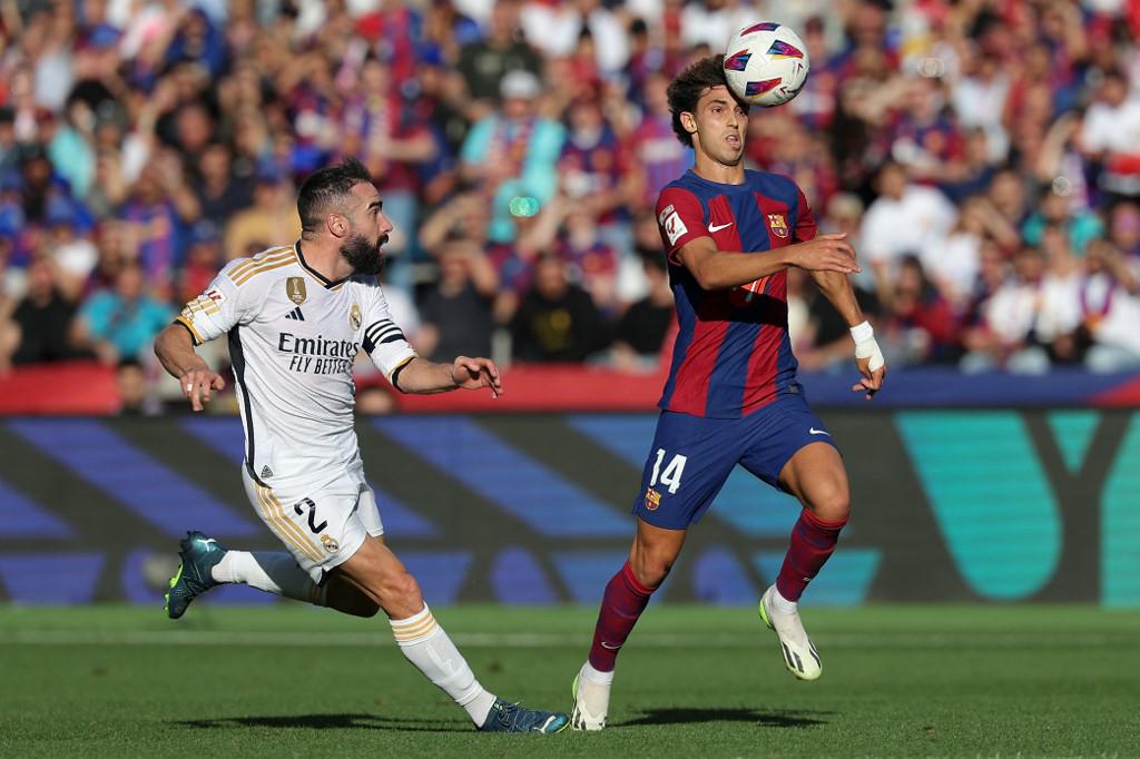 Dani Carvajal le ganó el pulso a Joao Félix en el Clásico Barcelona-Real Madrid.
