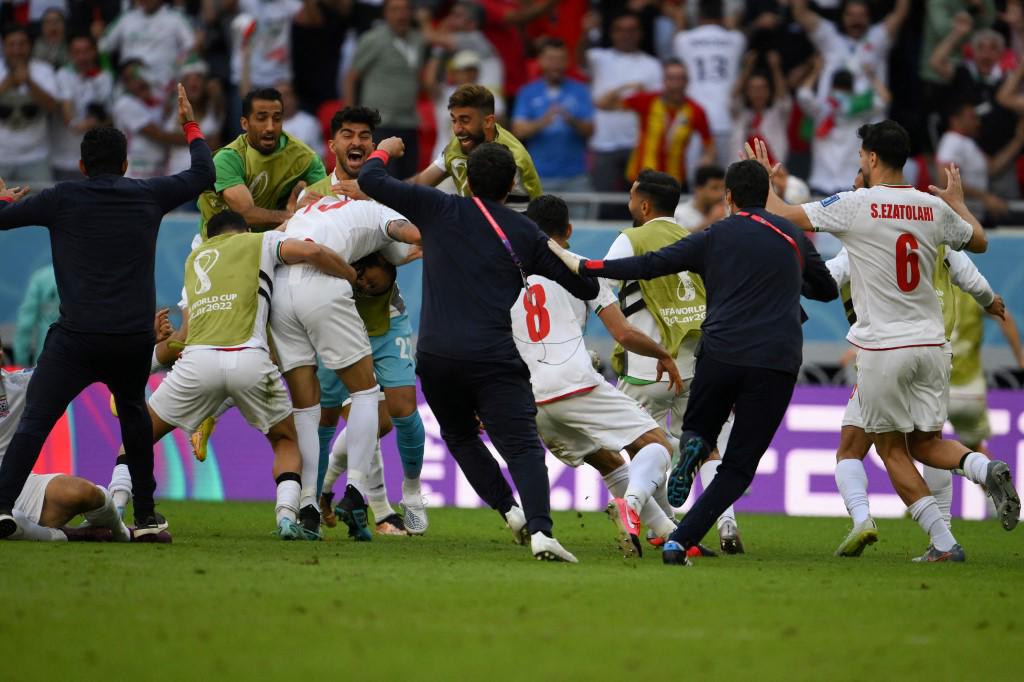 Rodillazo a la cara: así fue la primera expulsión del Mundial, la frustración de Bale y la locura de Irán tras derrotar a Gales