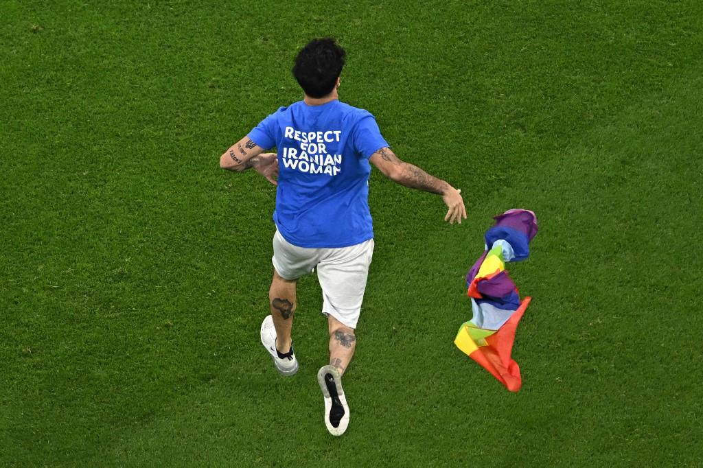 La reconciliación de Cristiano Ronaldo y Bruno Fernandes, el que invadió con la bandera LGBTIQ+ y la tristeza de Uruguay