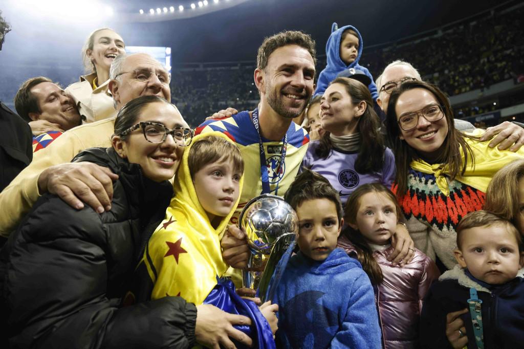 Liga MX: el festejo del América por el título y Nahuel Guzmán se escondió tras la roja; un triste Gignac en el Azteca