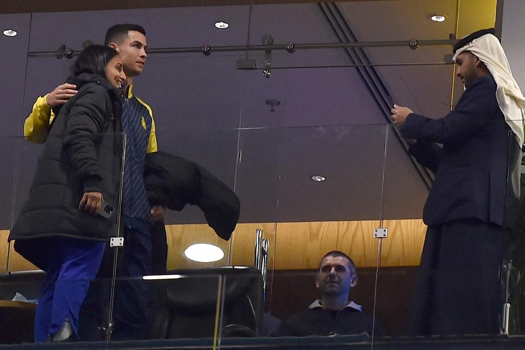 ¿Quién lo acompañaba? Así vivió Cristiano Ronaldo la victoria del Al Nassr: Su propio palco y celebró los goles