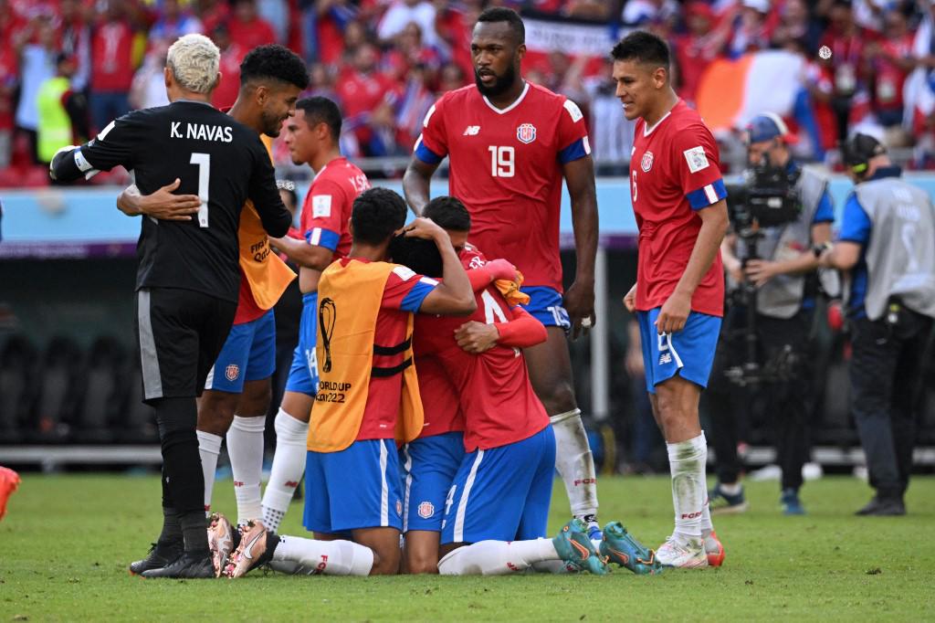 El golazo de Fuller, así festejaron los jugadores de Costa Rica tras vencer a Japón en el Mundial y los asiáticos hundidos
