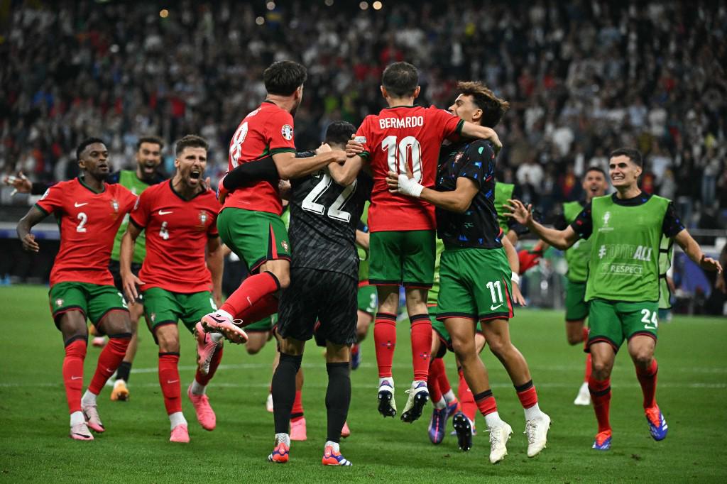 Cristiano Ronaldo lloró en la Eurocopa, pide perdón y así festeja la sufrida clasificación de Portugal a cuartos de final