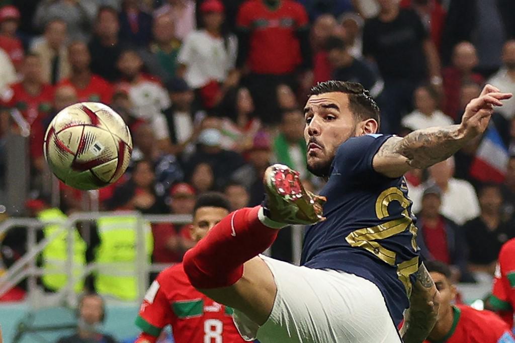 El tremendo gesto de Mbappé, Hakimi y Ziyech destrozados; el que fue sacado del estadio y el festejo del presidente de Francia