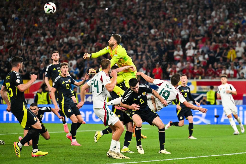 Sensibles imágenes en la Eurocopa 2024: Así quedó jugador de Hungría tras golpe en la cabeza y la lesión que sufre