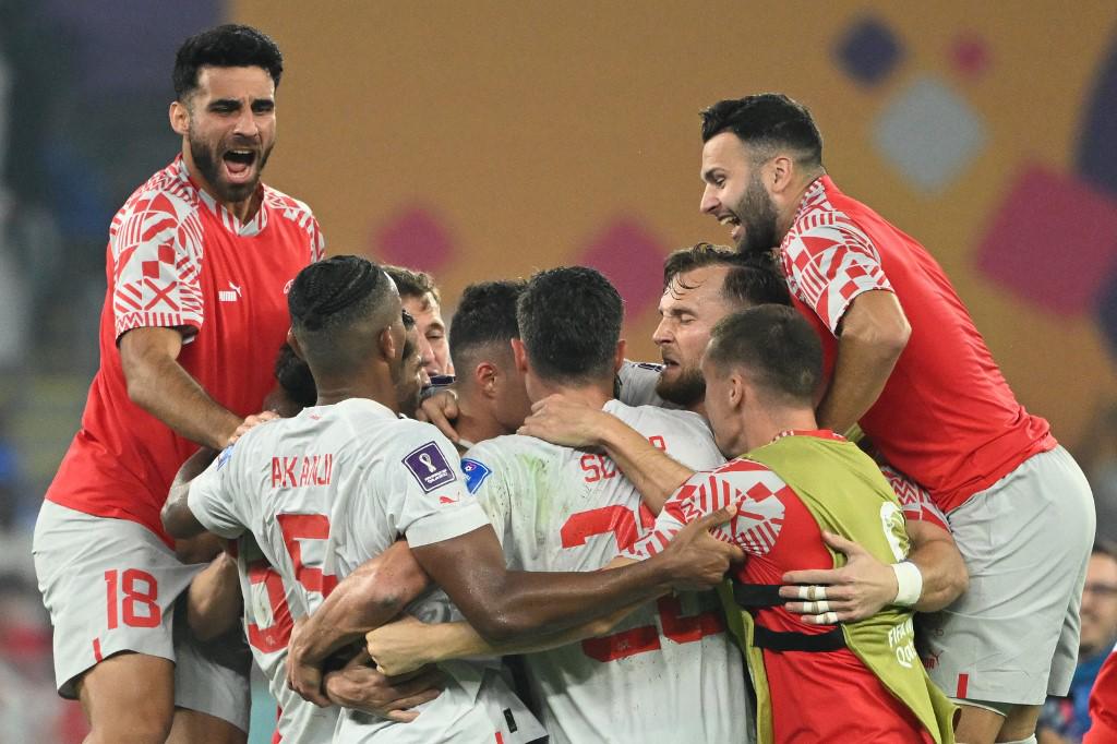 La bronca de Cavani con la máquina del VAR, metió gol, pero se fue expulsado y el feo gesto de Vlahovic en el cierre de grupos de Qatar 2022