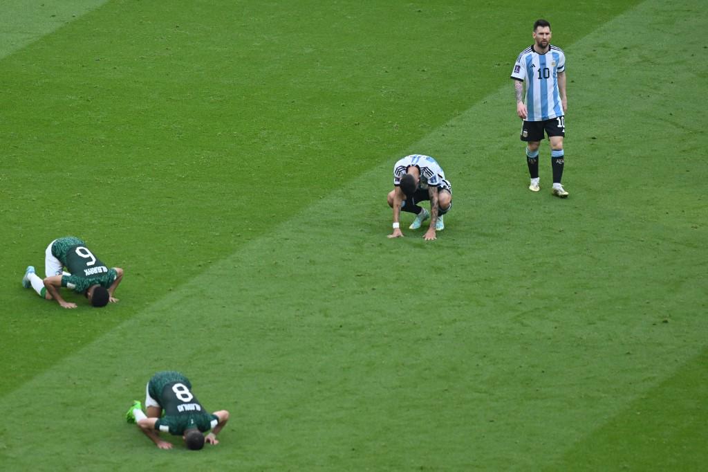 Argentina quedó tendida: los gestos de Messi tras sufrir inesperada derrota ante Arabia Saudita en el Mundial de Qatar