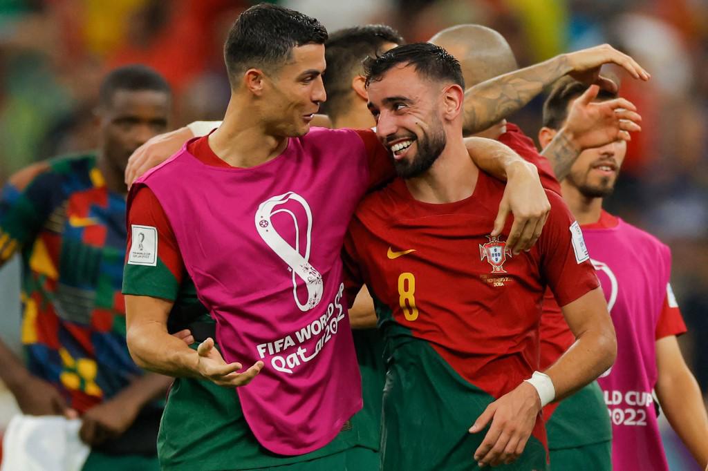 La reconciliación de Cristiano Ronaldo y Bruno Fernandes, el que invadió con la bandera LGBTIQ+ y la tristeza de Uruguay