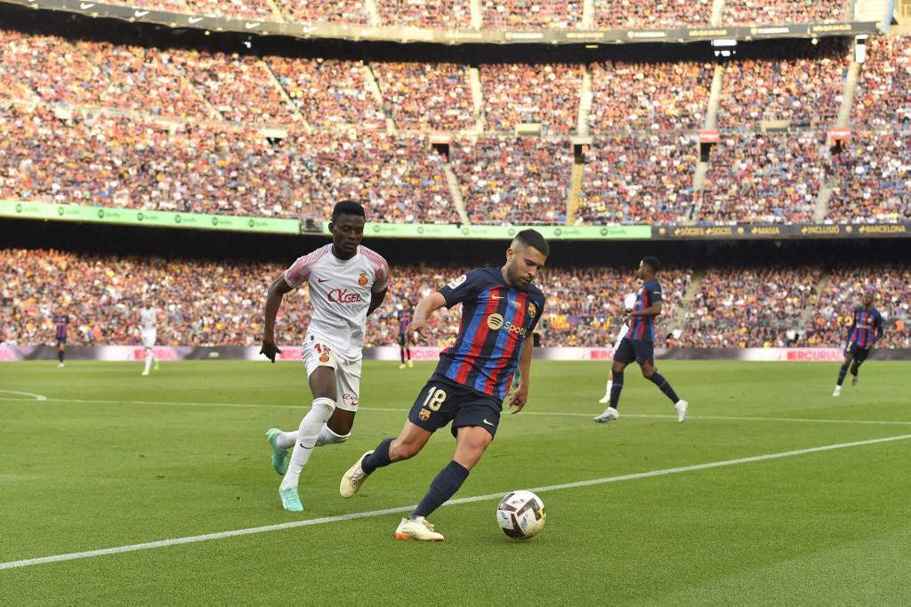 La dura despedida de Busquets y Alba; el nuevo capitán del Barcelona y el que terminó festejando en muletas