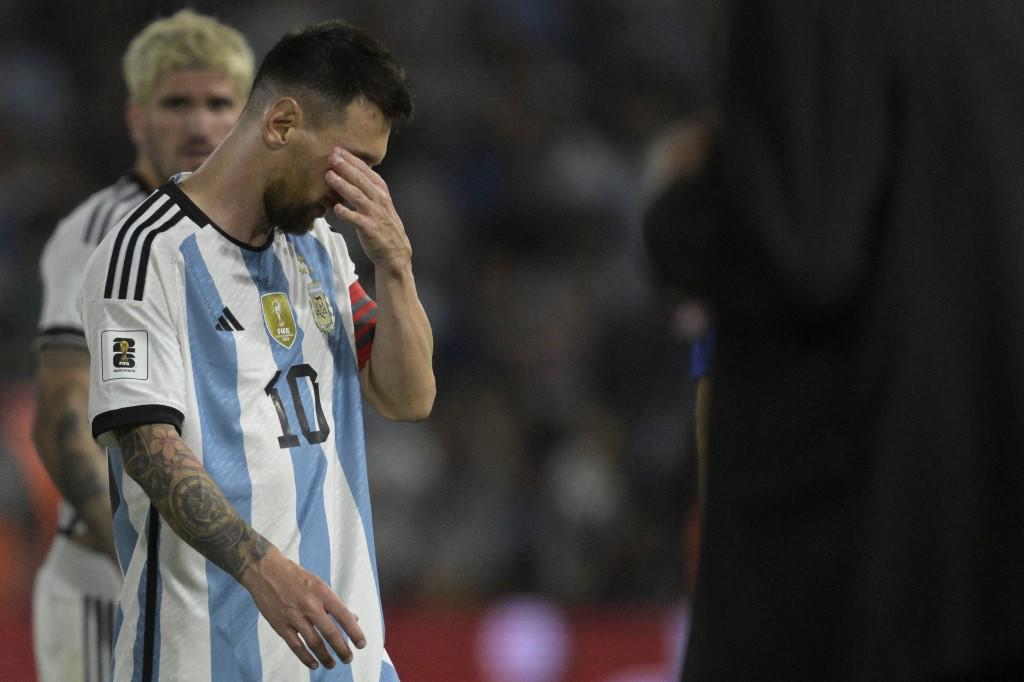 La bronca de Messi ante Uruguay, lo que dijo Ugarte a De Paul y el beso a Luis Suárez tras la victoria ante Argentina