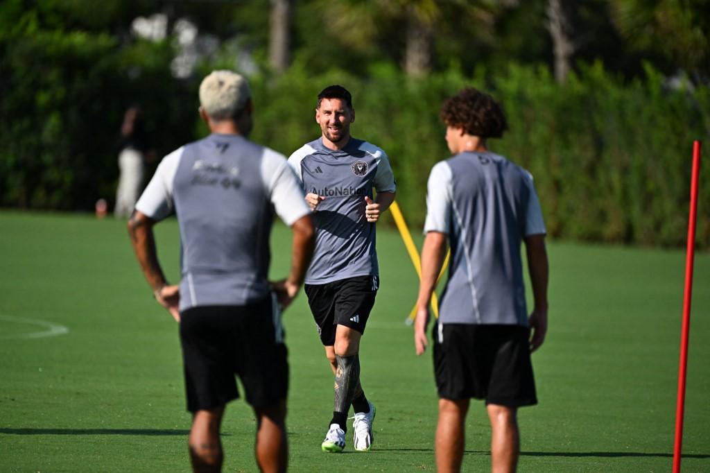 Messi tiene nuevo amigo, visita especial y el reencuentro: Así fue el primer entrenamiento del Leo con el Inter de Miami