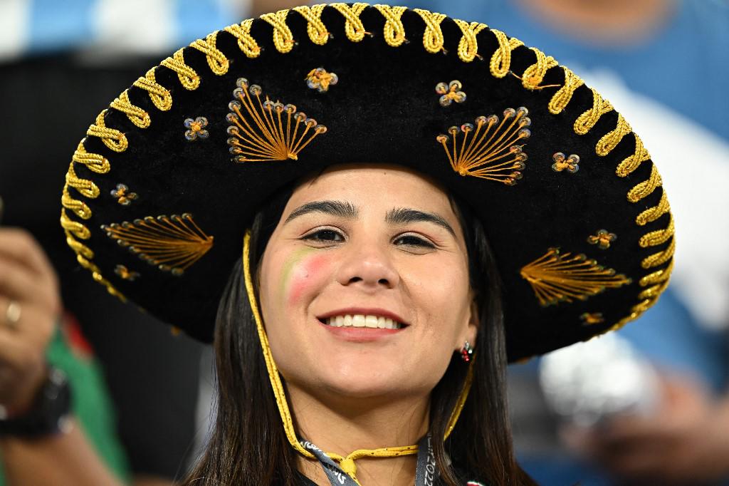 No viste en TV: así fueron captados Memo Ochoa y Lewandowski al final del partido, y su bella esposa enamora a los mexicanos