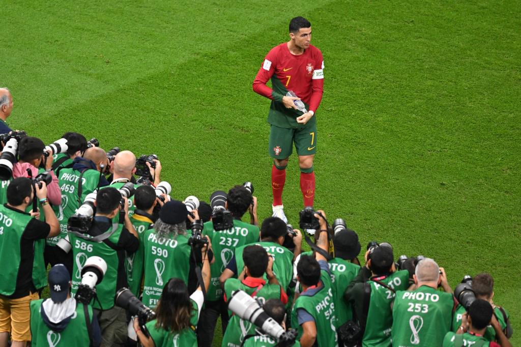 La reconciliación de Cristiano Ronaldo y Bruno Fernandes, el que invadió con la bandera LGBTIQ+ y la tristeza de Uruguay