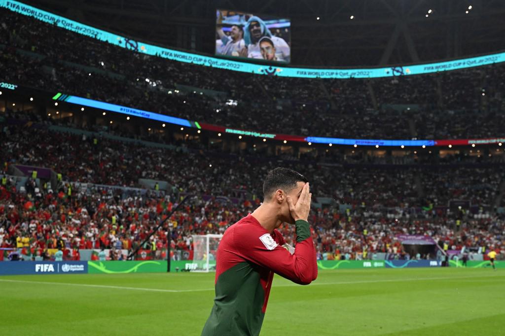 La reconciliación de Cristiano Ronaldo y Bruno Fernandes, el que invadió con la bandera LGBTIQ+ y la tristeza de Uruguay