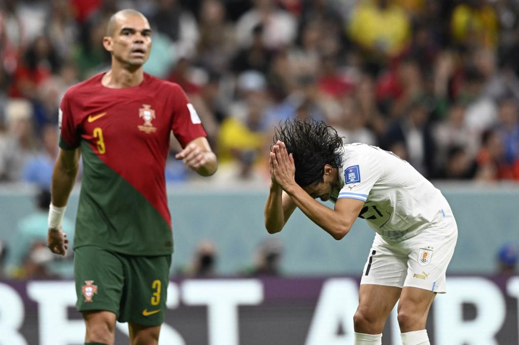 La reconciliación de Cristiano Ronaldo y Bruno Fernandes, el que invadió con la bandera LGBTIQ+ y la tristeza de Uruguay