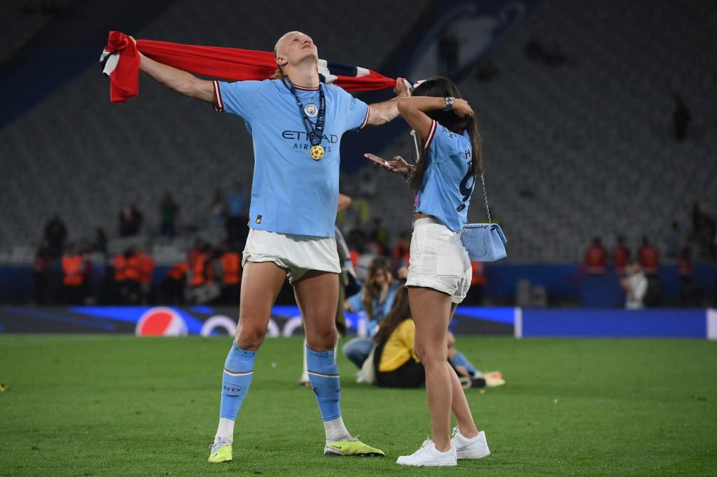 Lo tienen flechado: así festejó Haaland con su bella novia tras ganar la Champions con el Manchester City