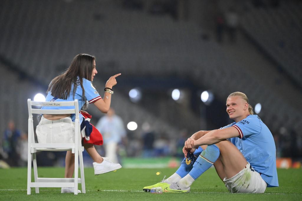Lo tienen flechado: así festejó Haaland con su bella novia tras ganar la Champions con el Manchester City