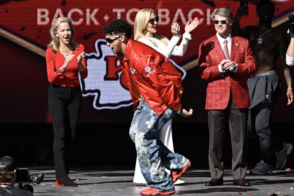 ¡Tiroteo en la celebración del Super Bowl! Un muerto y heridos en desfile de los Chiefs de Kansas: ¿hay detenidos?