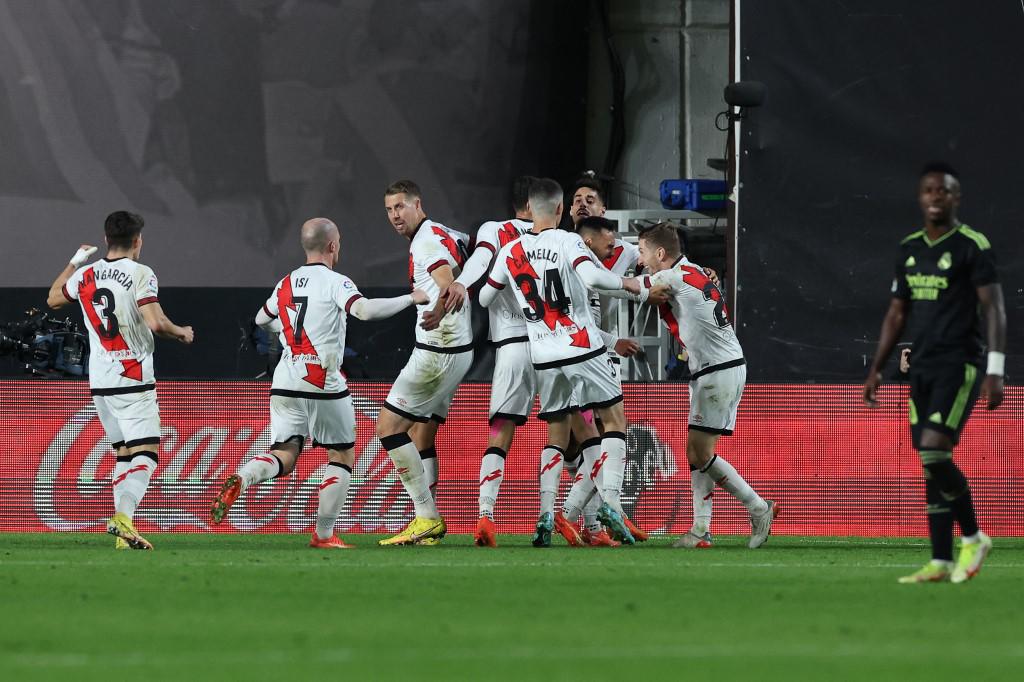 ¡Un Rayo destroza al campeón! Real Madrid pierde el invicto y el liderato de la liga española tras sufrir dura derrota en Vallecas