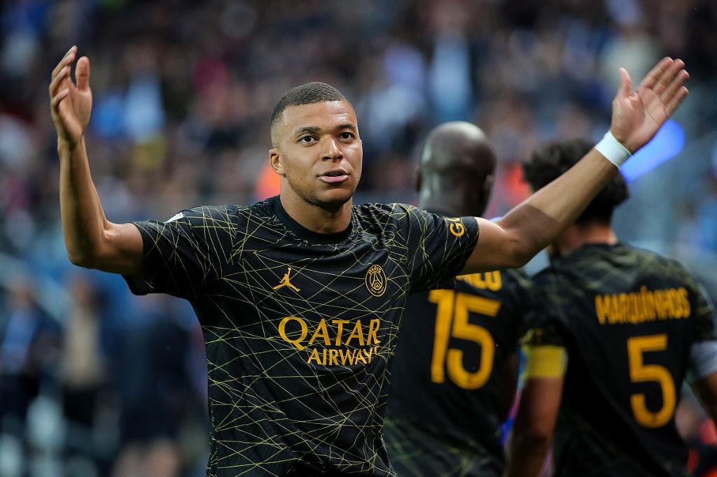 Mbappé anotó en el triunfo del PSG ante Troyes para consolidar el liderato de la Ligue 1 de Francia