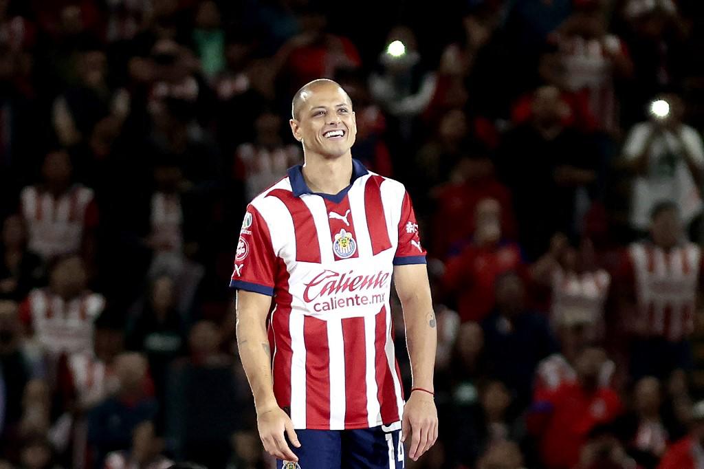 Chicharito Hernández vuelve como leyenda a Chivas: la brutal presentación y los mensajes de Ferguson y Ancelotti