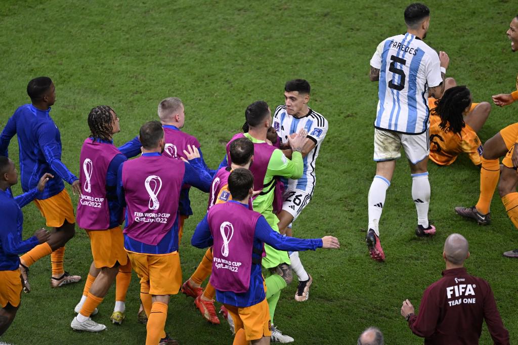 FOTOS: el desafiante festejo de Messi tras su récord, Antonella la goza en el palco, tremendo zafarrancho y Argentina explota