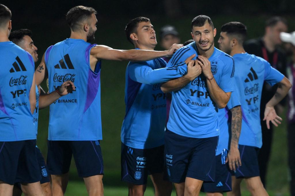 ¿El arma secreta de Scaloni? La locura por el entrenamiento de Argentina: más de 500 periodistas y así fue captado el Kun Agüero