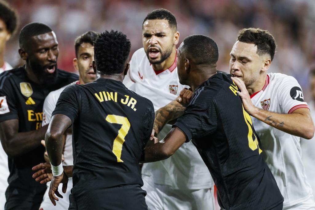 Vinicius explota contra el Sevilla por otro episodio racista y la decisión del club con un aficionado que atacó al brasileño