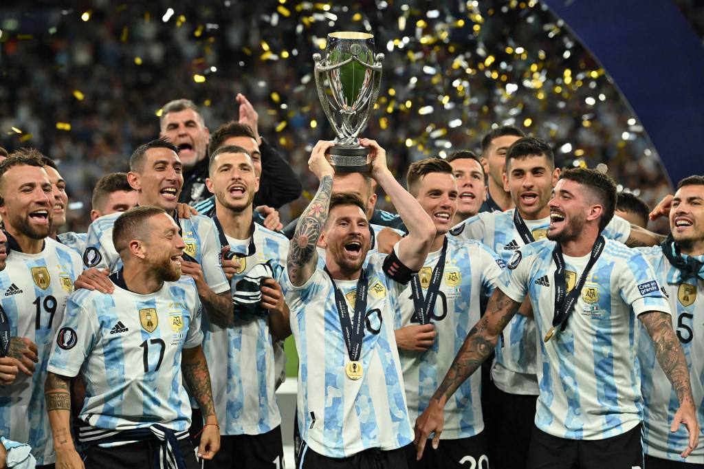 Messi sufre terrible codazo y Chiellini no lo podía agarrar; así festejó Argentina tras golear a Italia y ganar la Finalissima