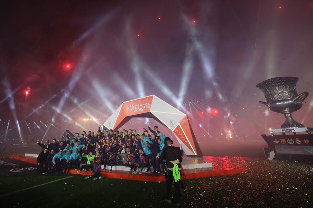 El pasillo a Real Madrid, Modric hundido y la bronca de Vinicius en la Supercopa de España que ganó el Barcelona