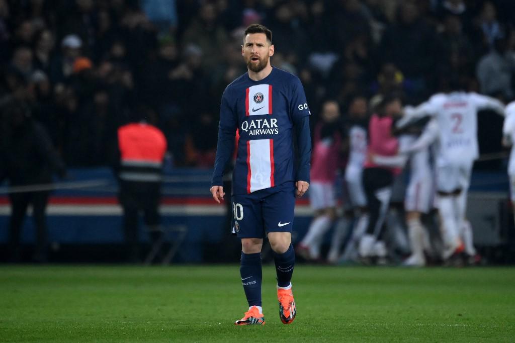 PSG cae otra vez en el Parque de los Príncipes contra el Lyon en un partido donde Messi fue abucheado