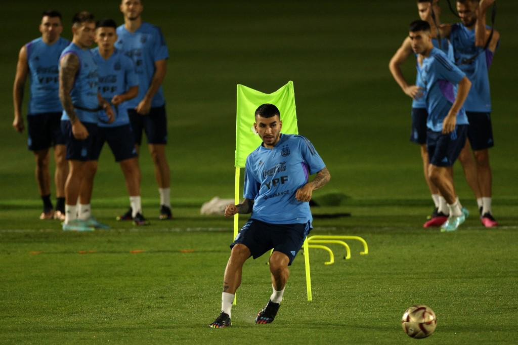 ¿El arma secreta de Scaloni? La locura por el entrenamiento de Argentina: más de 500 periodistas y así fue captado el Kun Agüero