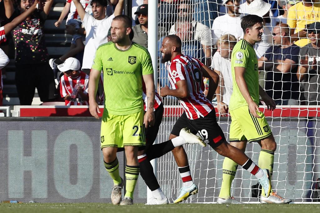 Terrible frustración: Así vivió Cristiano Ronaldo la goleada del Brentford al Manchester United; Bruno Fernandes quiso controlarlo