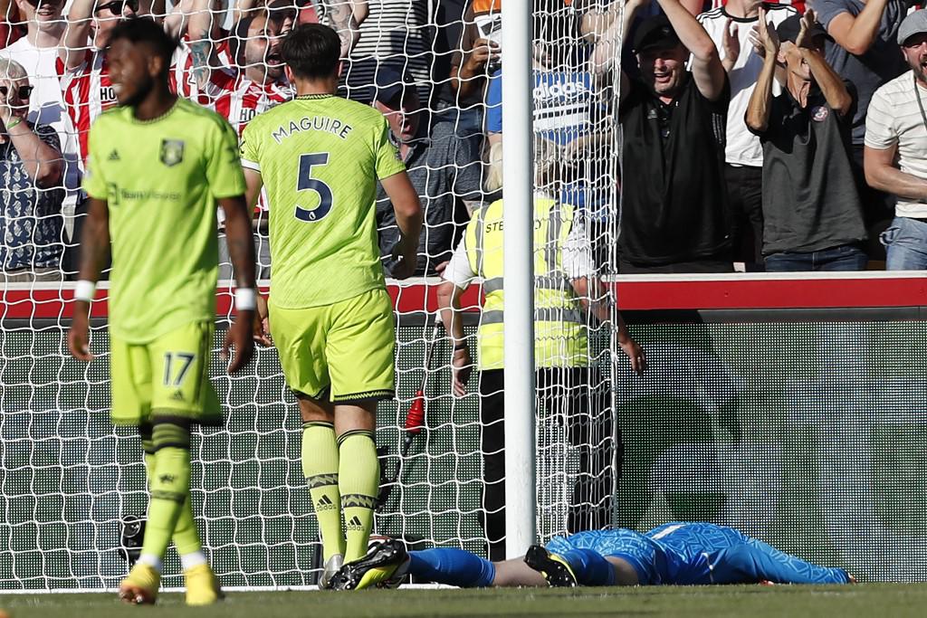 Terrible frustración: Así vivió Cristiano Ronaldo la goleada del Brentford al Manchester United; Bruno Fernandes quiso controlarlo