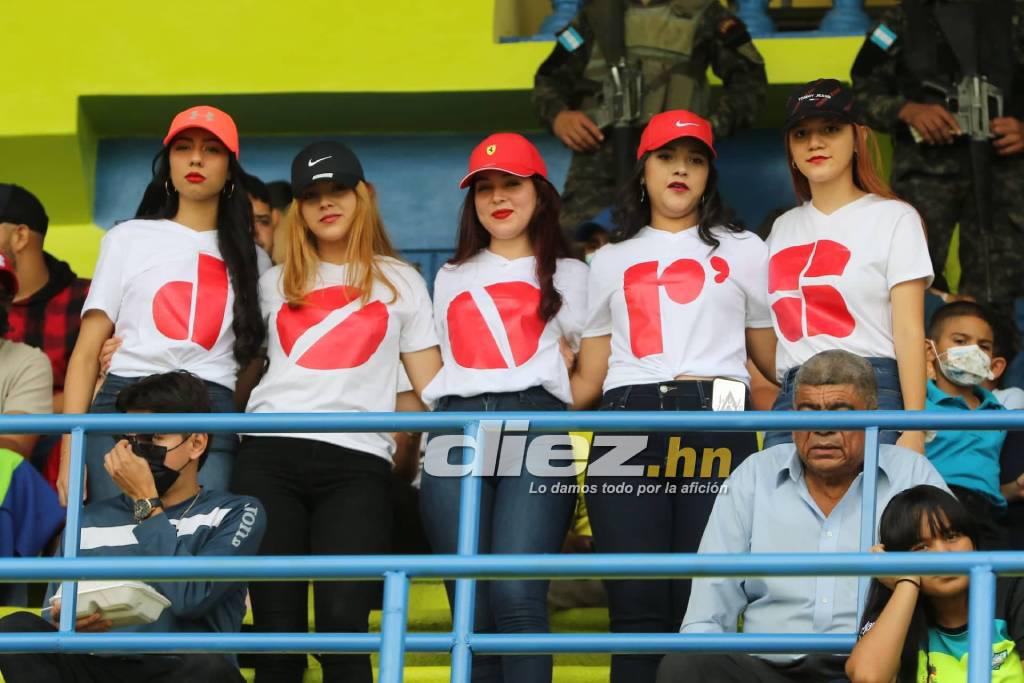 ¿A quién ‘espiaba’ Héctor Vargas? Derroche de bellezas, pasillo a Motagua, el abrazo de Obando con su hijo y tremendo ambiente en Olancho