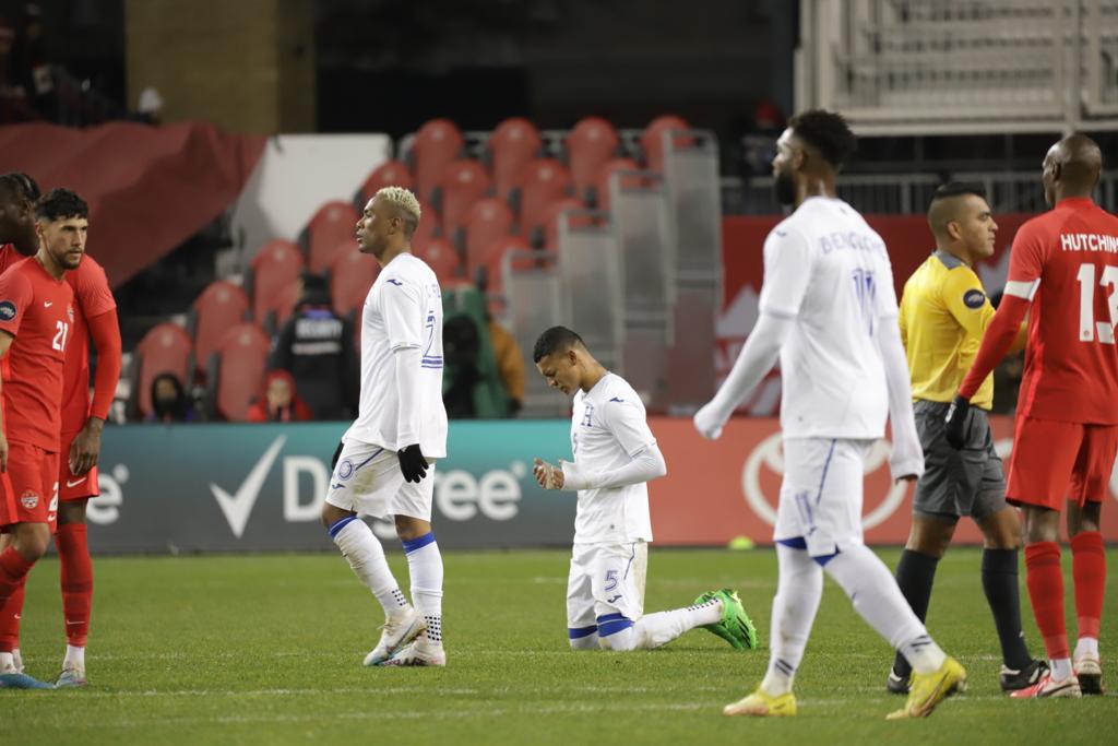 ¿Qué hacía Luis Palma? La reacción de la banca de Honduras ante la paliza y la fiel afición hondureña en Toronto