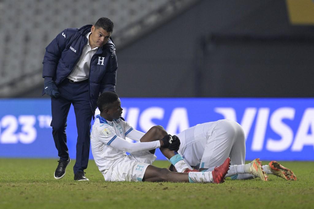 ¡Abatidos! Así quedaron los jugadores de Honduras y Francia tras dura eliminación en el Mundial Sub-20 de Argentina