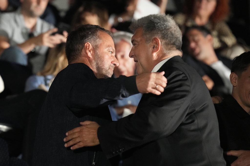 Iniesta no estuvo solo: las grandes figuras que llegaron a su emotiva despedida; Xavi y Laporta, cada uno por su lado